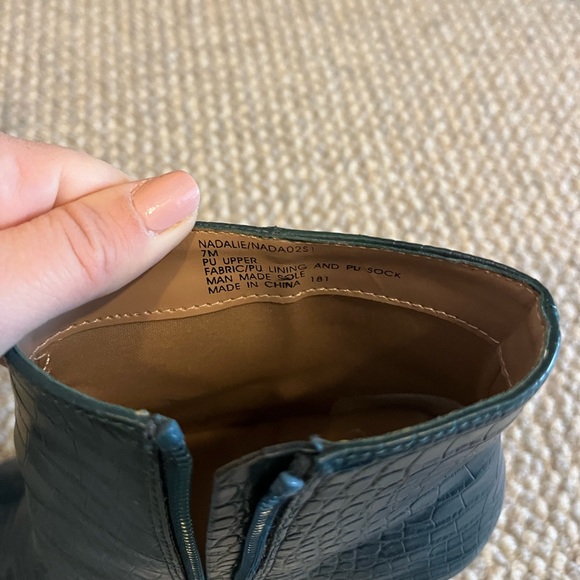 Steve Madden size 7 navy blue crocodile boot - Picture 5 of 5